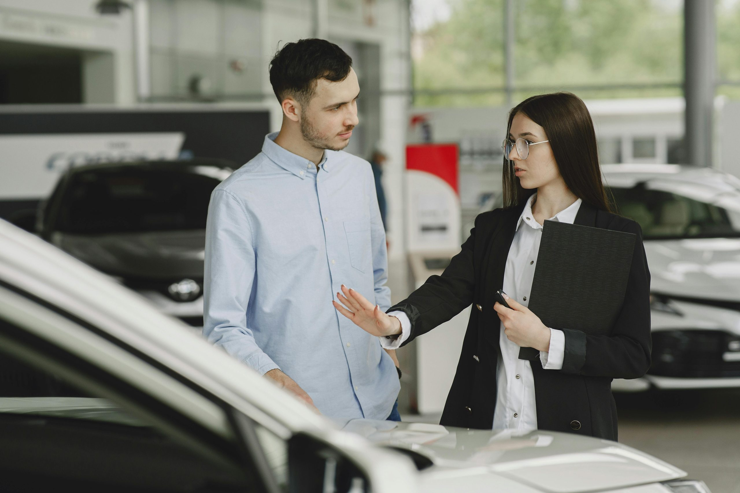 How Extended Reality is Used in Dealership Showrooms