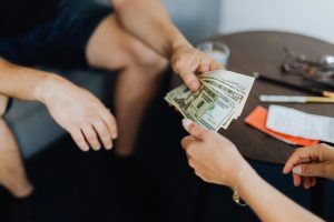 Choosing Between Mutual Funds and ETFs Wisely