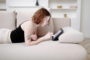 Pros and Cons of Credit Card Rewards