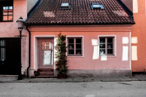 How Foreclosures Differ From Short Sale Listings