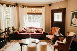 Blending Vintage Charm With Modern Living Spaces